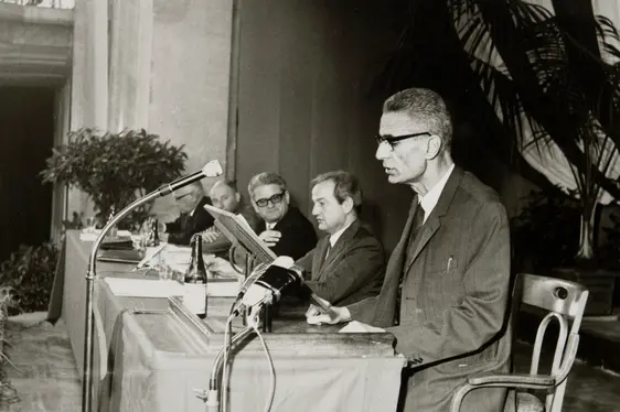 COLLEZIONE MAGNAGO SILVIUS (048) - Silvius Magnago sul podio durante la 20° assemblea provinciale della SVP - Merano