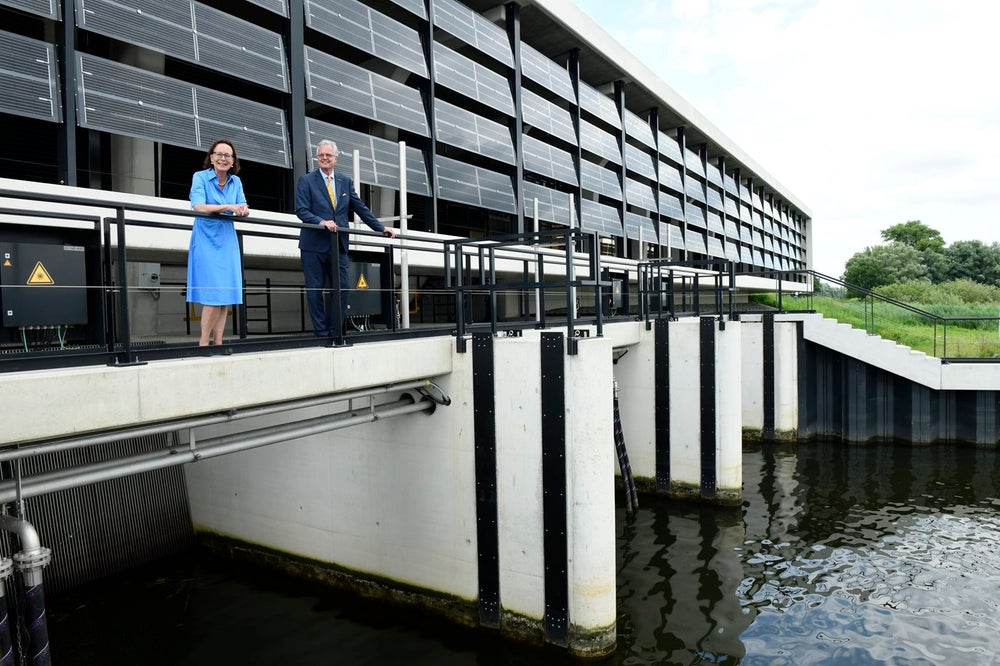 Opening innameponpstation Bergsche Maas