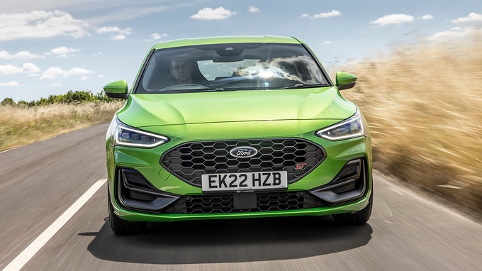 Ford Focus ST in green, front view