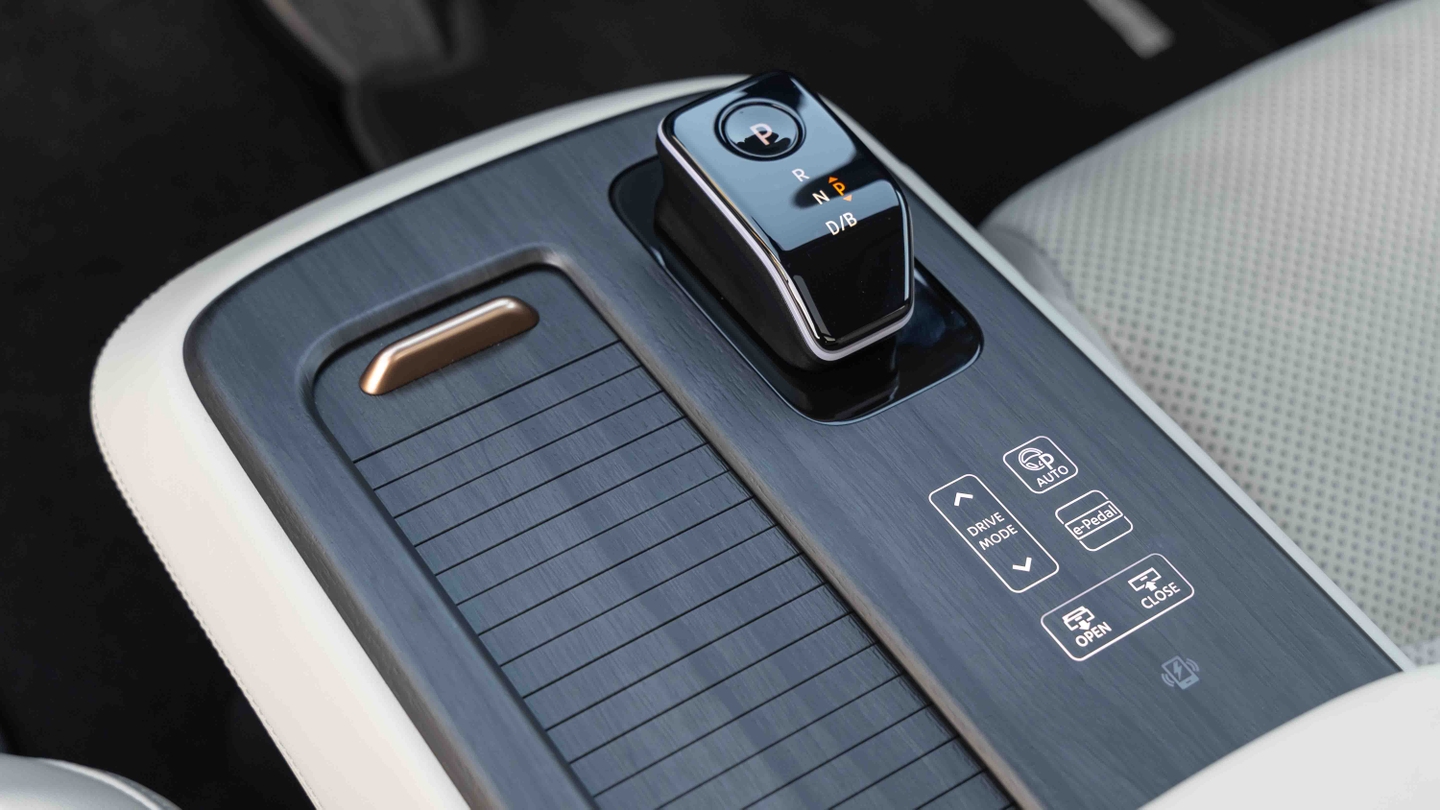 Nissan Ariya centre console