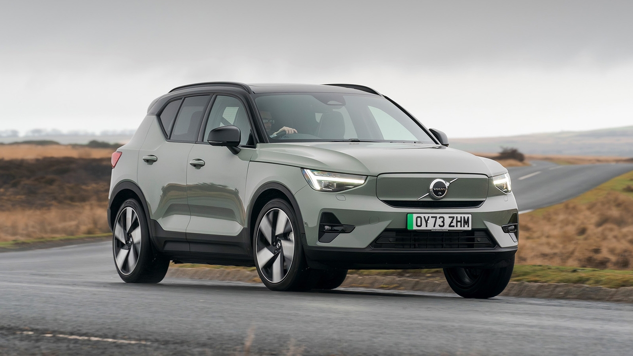 Volvo EX40 in green (previously XC40 Recharge)