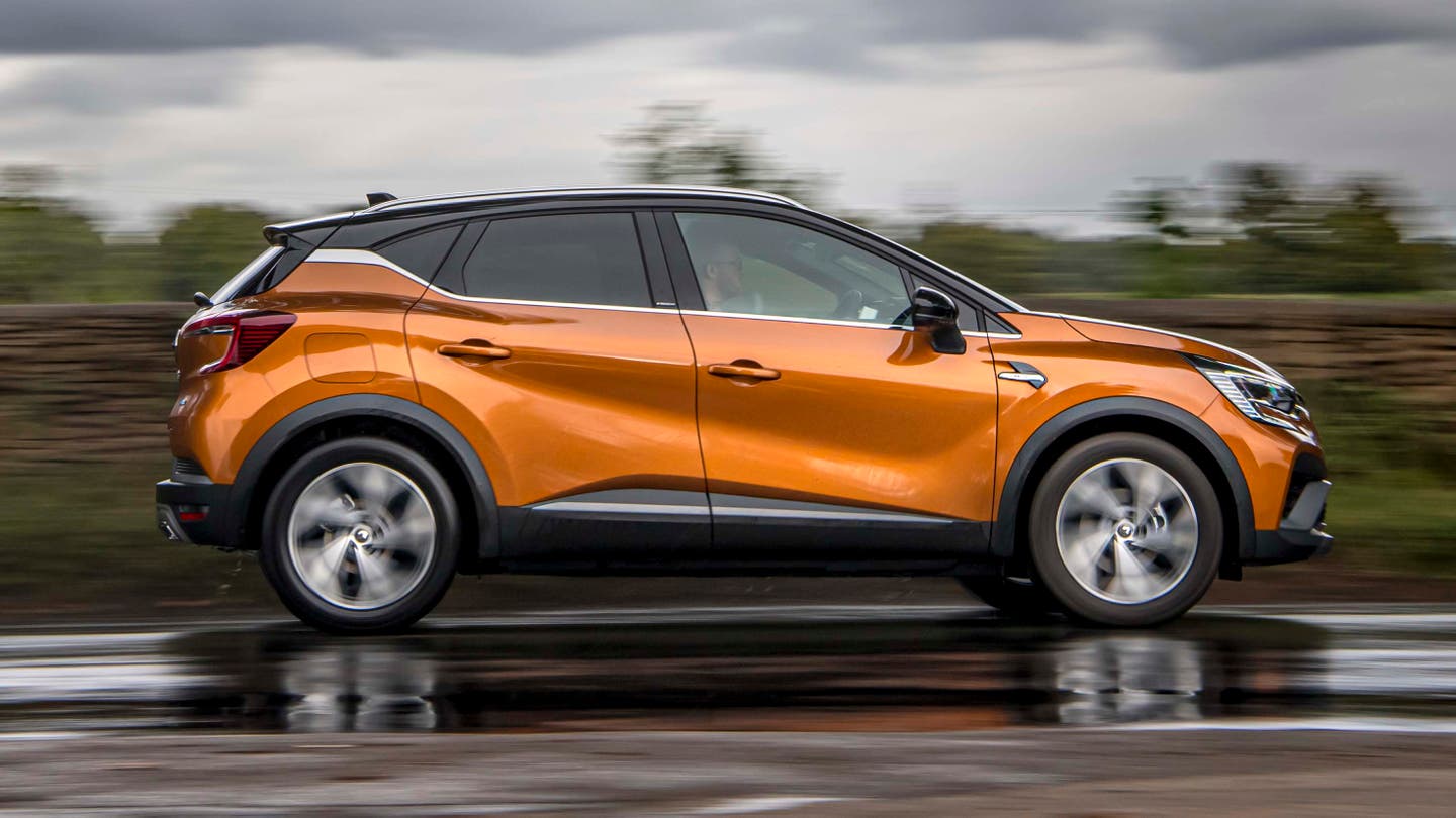 Renault Captur review driving side view