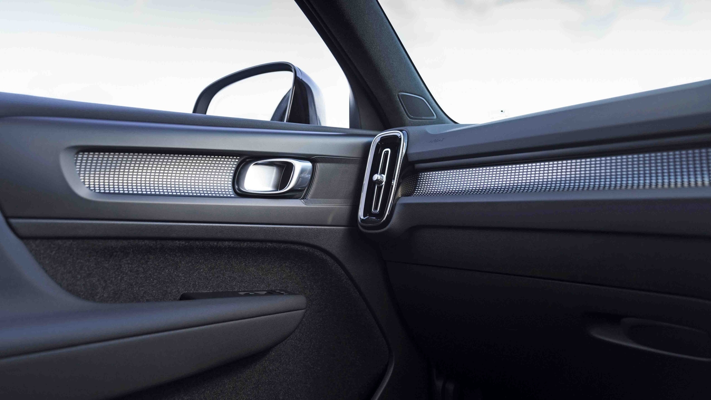 Volvo XC40 interior trim