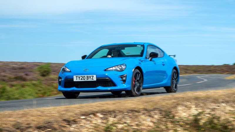 Toyota GT86 Blue Edition driving