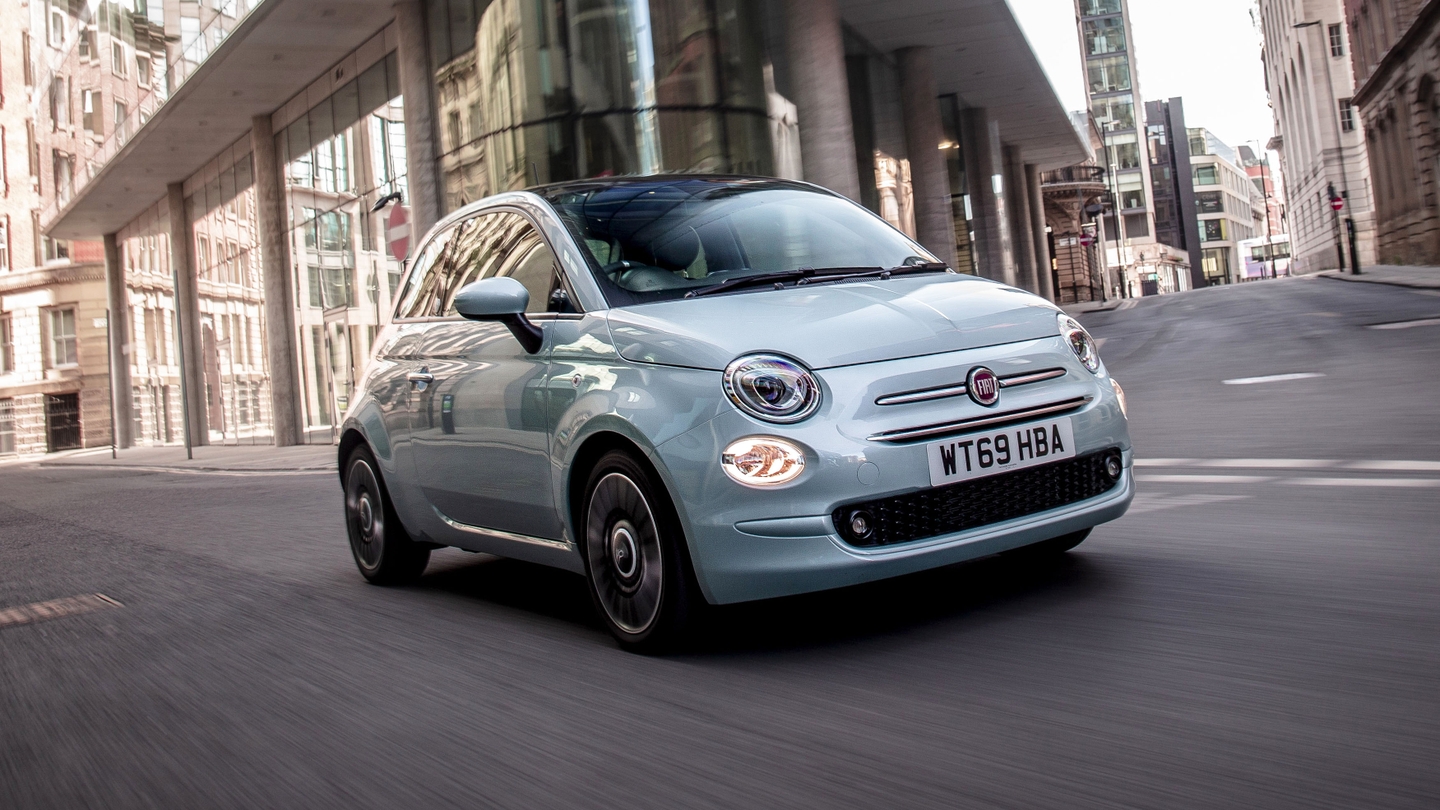 Fiat 500 driving through city