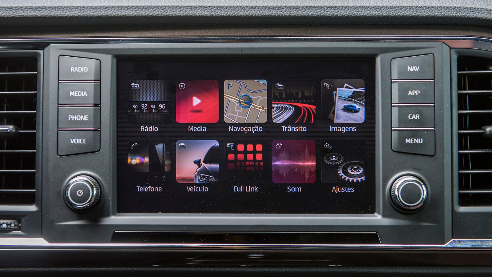 SEAT Ateca review image infotainment system