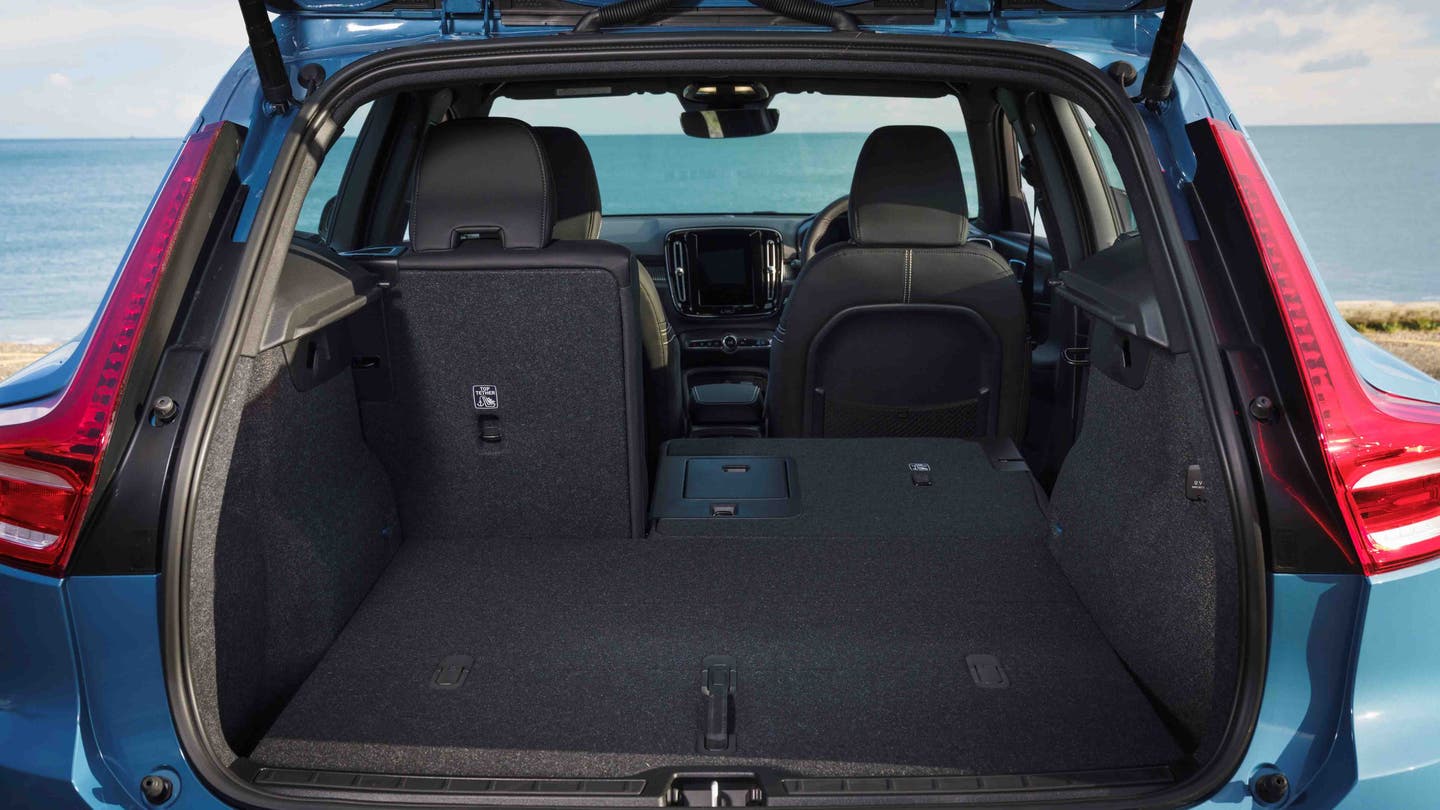 Volvo XC40 boot