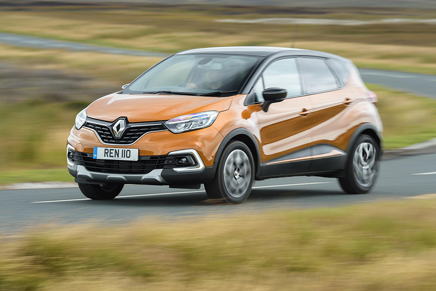 Renault Captur driving