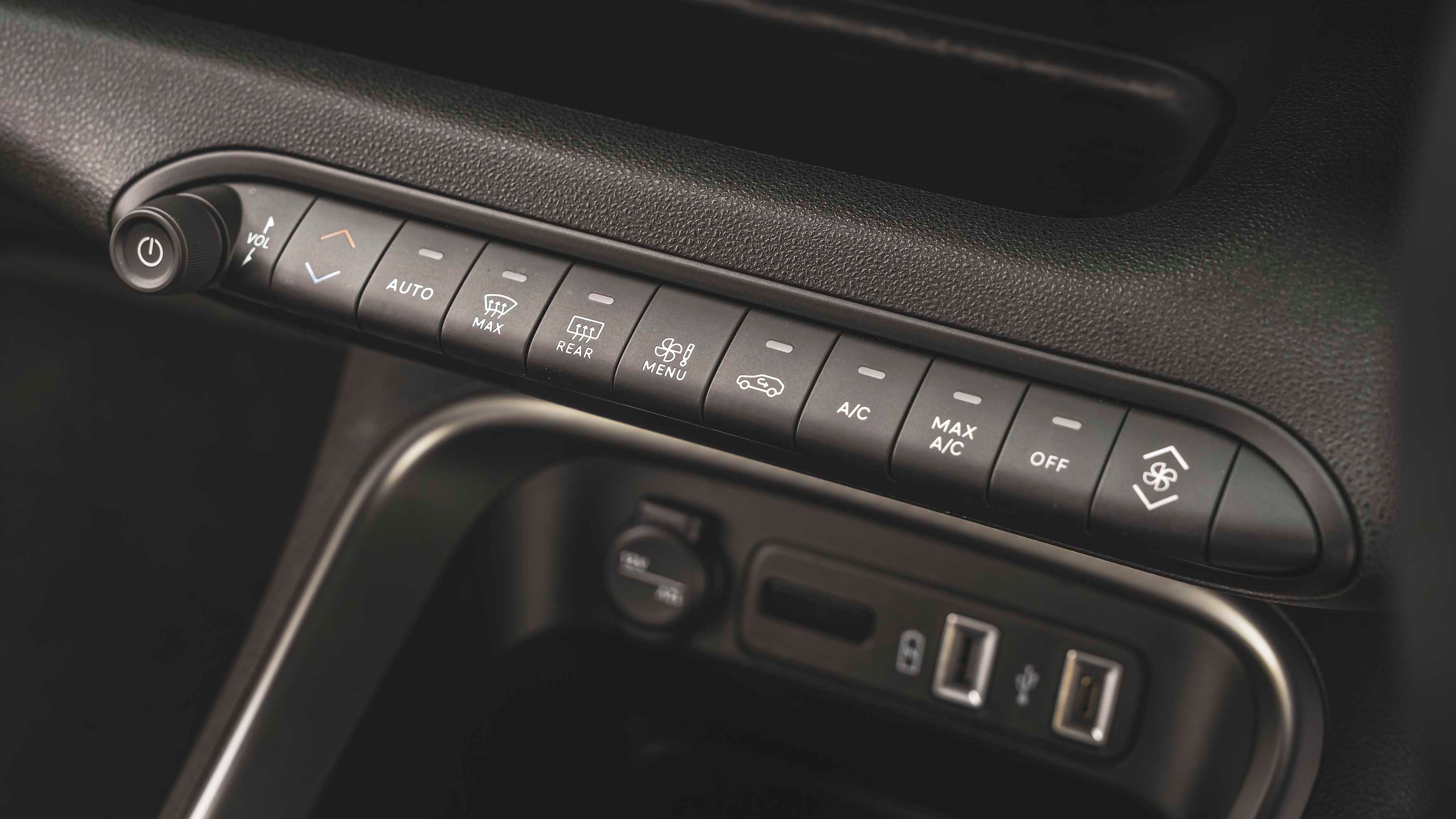 Jeep Avenger climate control buttons