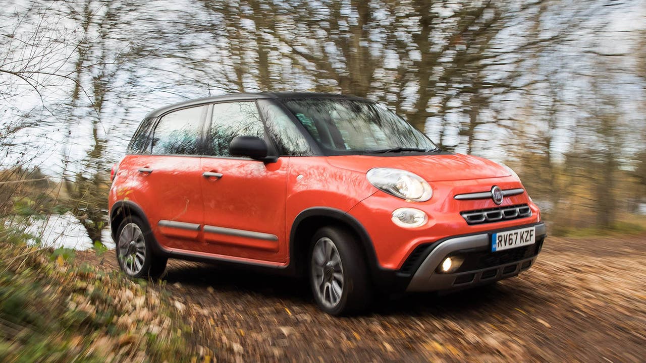 Fiat 500L in orange