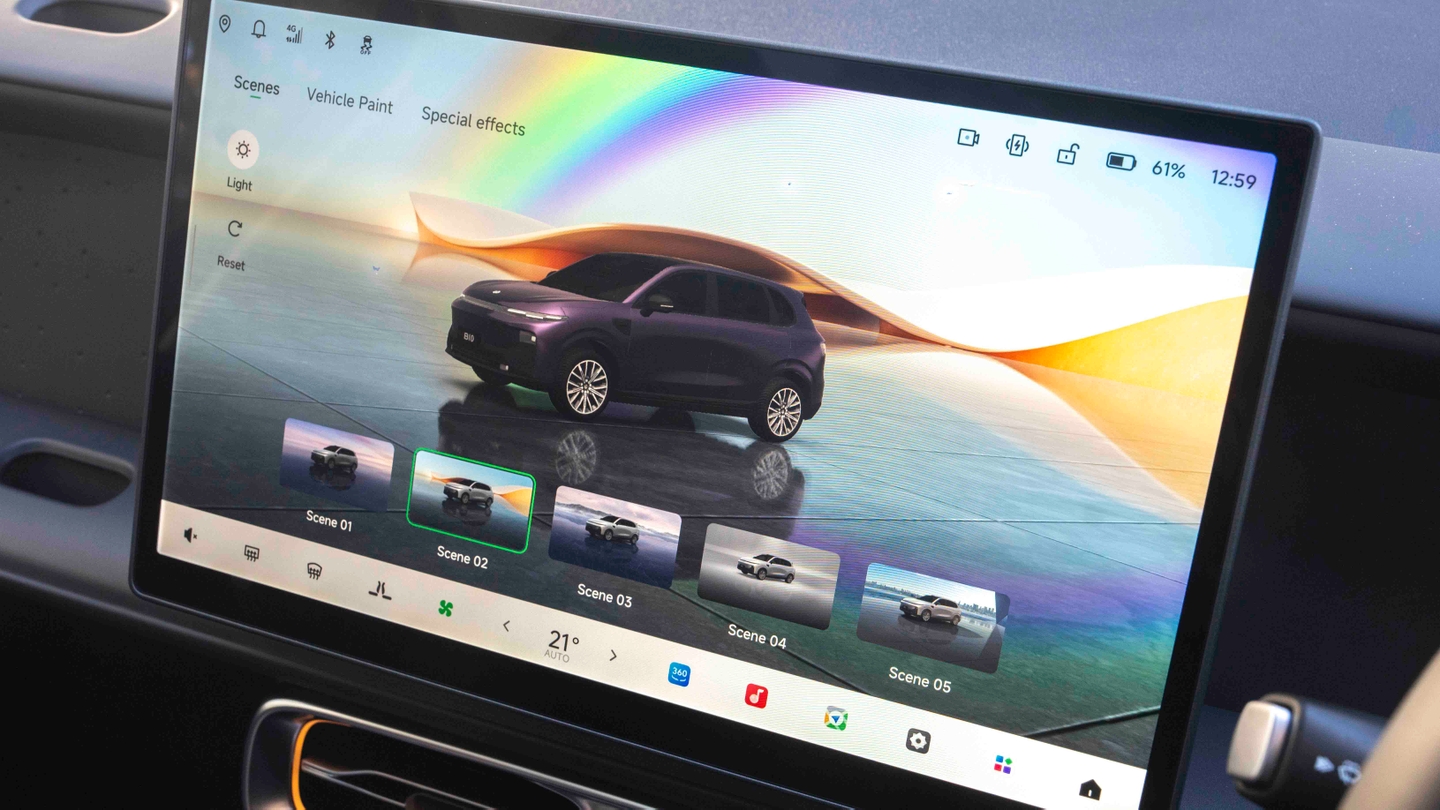 Leapmotor B10 'themes' display showing car in front of a CGI rainbow
