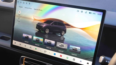 Leapmotor B10 'themes' display showing car in front of a CGI rainbow