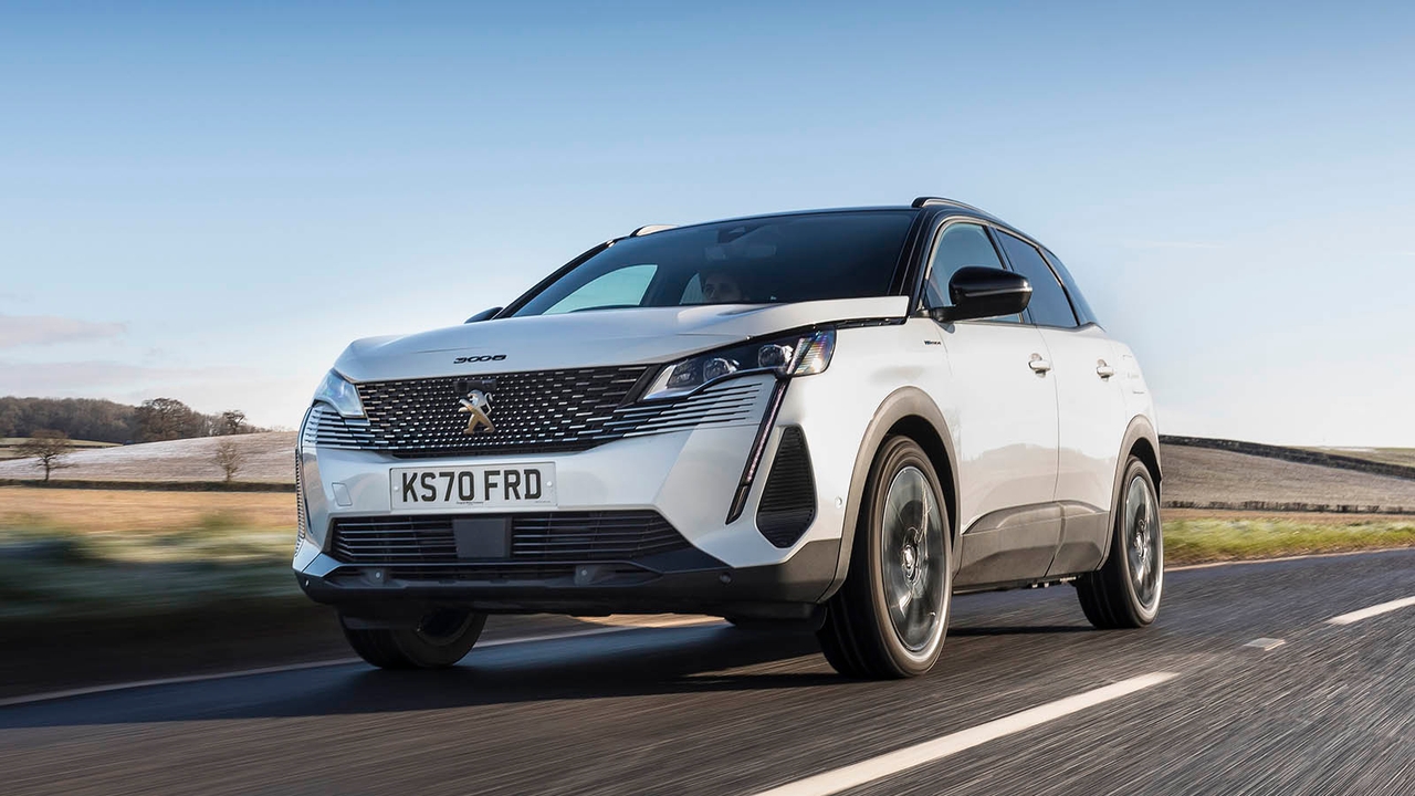 Peugeot 3008 in white, driving shot