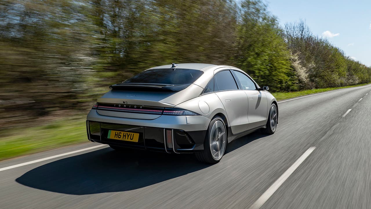 Hyundai Ioniq 6 in silver/gold