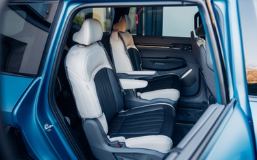 The middle pair of seats in a Kia EV9 6-seater option