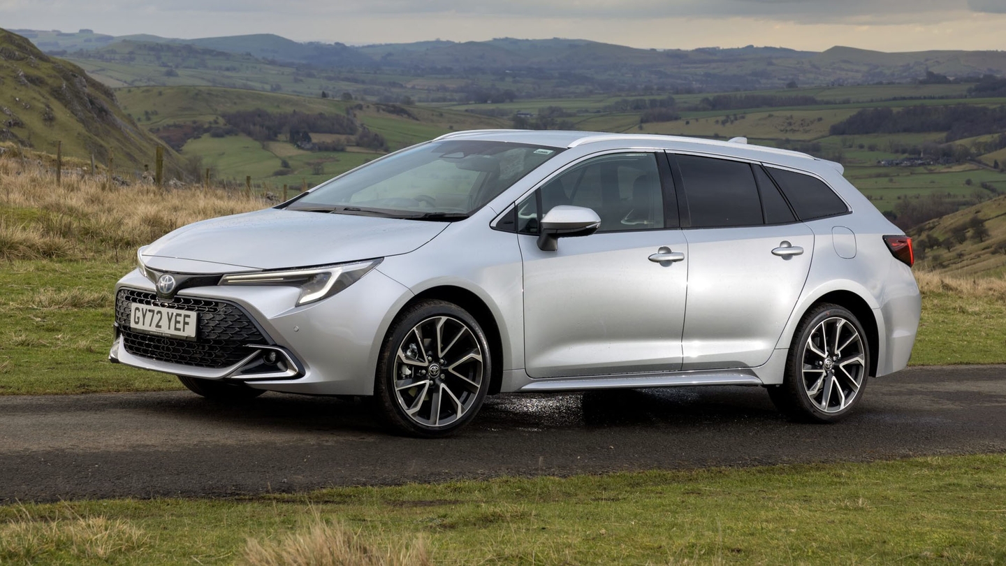 Toyota Corolla Touring Sports front/side view