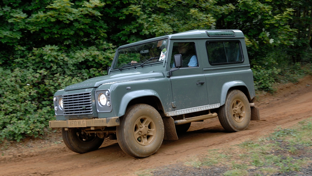 Land Rover Defender 90 (classic) in green