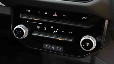 Dacia Spring air con controls