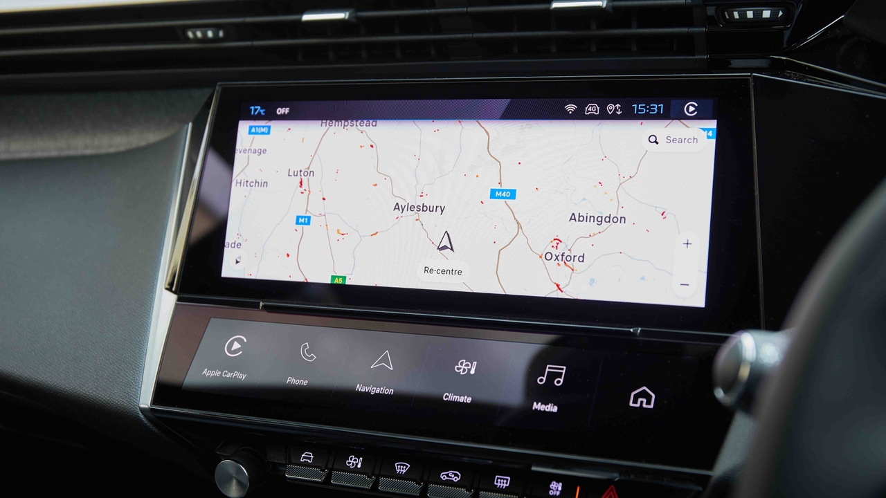 Peugeot 308 sat nav screen and i-Toggles