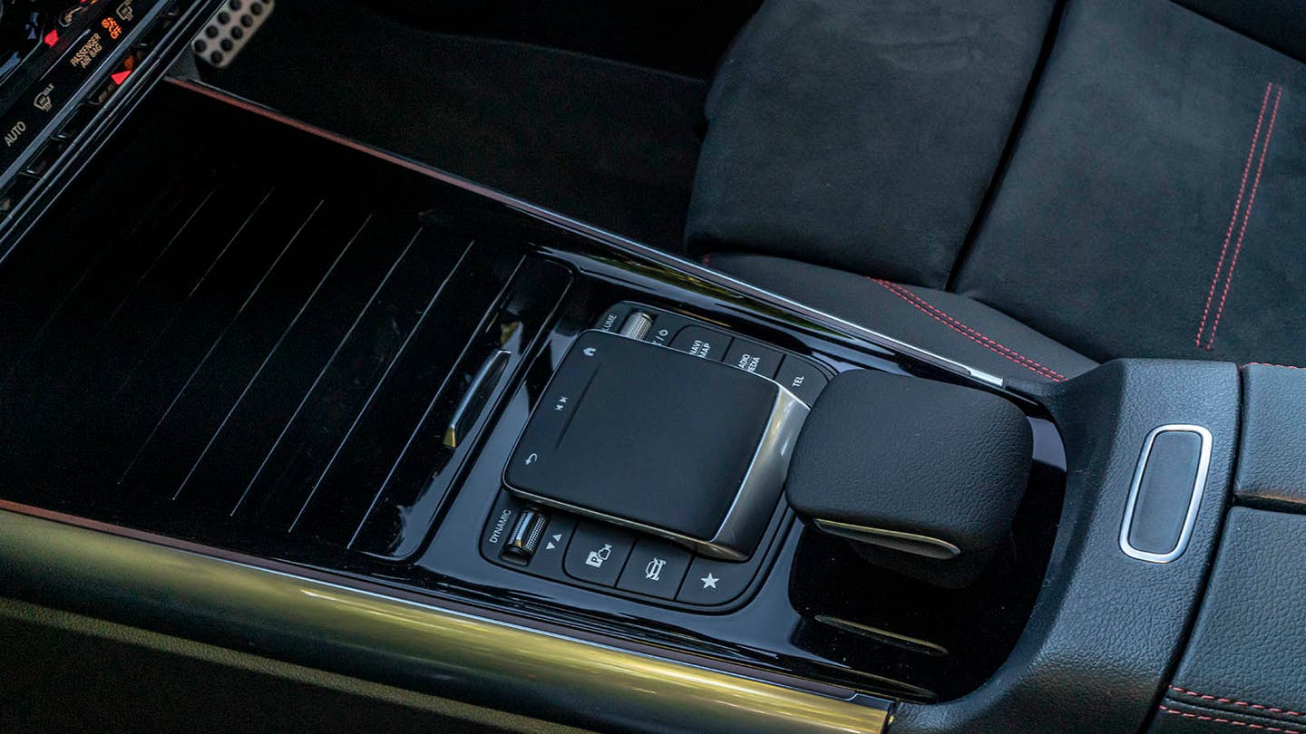 Mercedes GLA review centre console