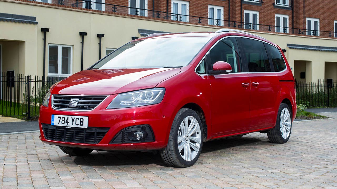 SEAT Alhambra in red, static shot