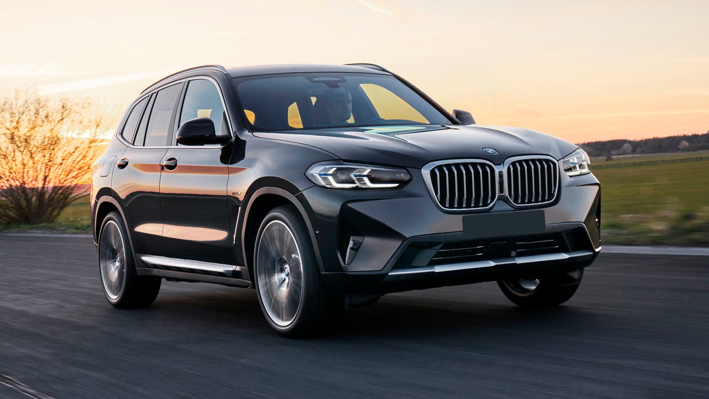 BMW X3 facelift driving