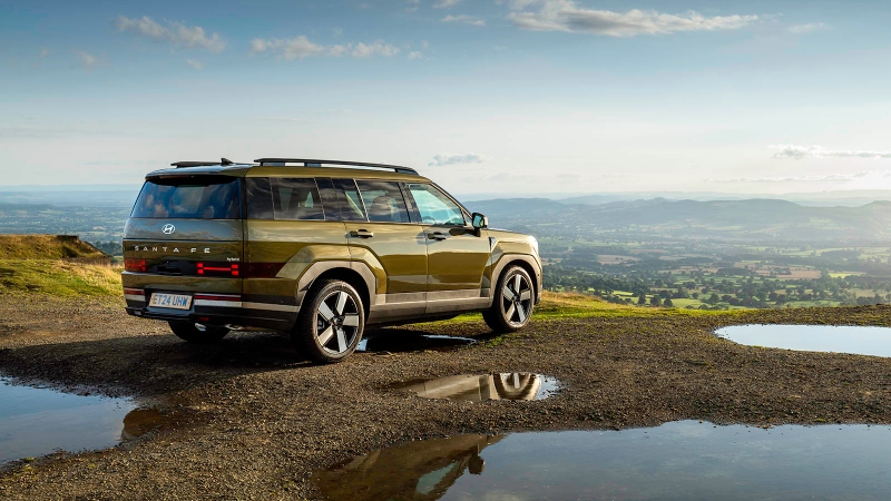 Hyundai Santa Fe in green