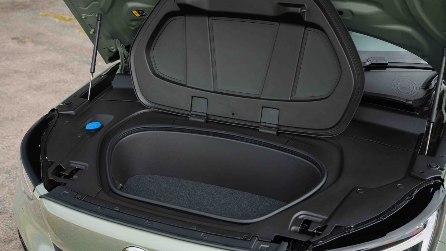 Volvo EX40 frunk