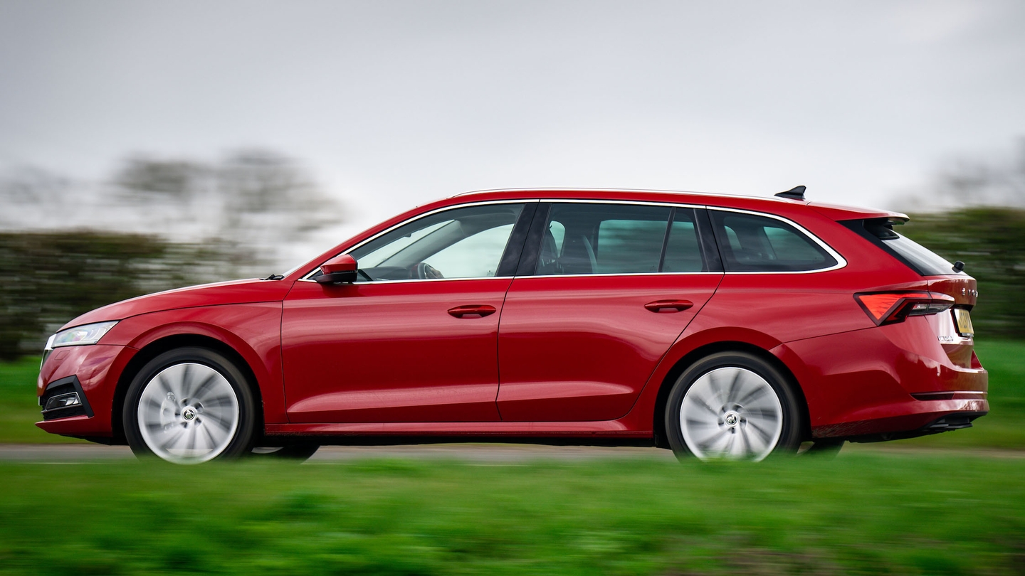 Skoda Octavia estate driving side view