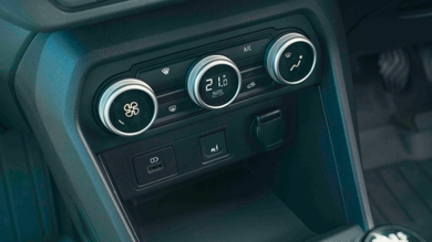 Dacia Jogger climate controls