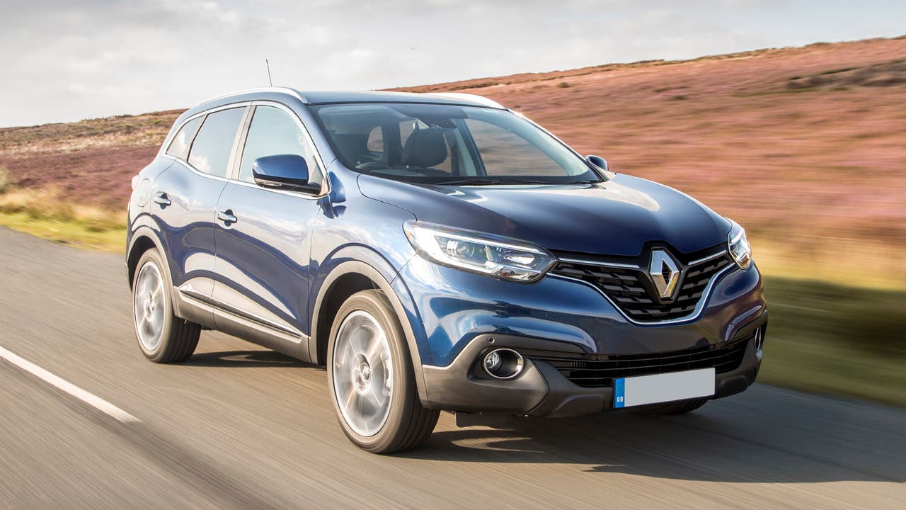 Renault Kadjar in dark blue, driving shot