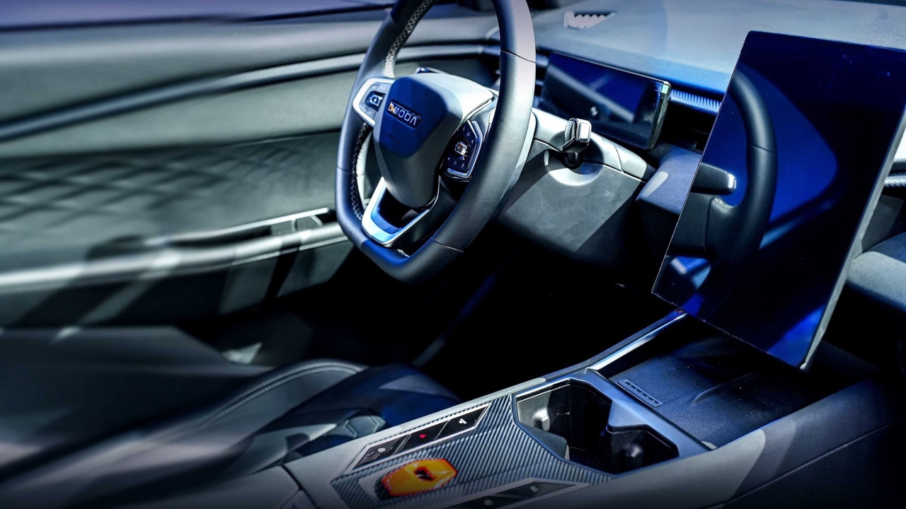 Omoda 4 interior