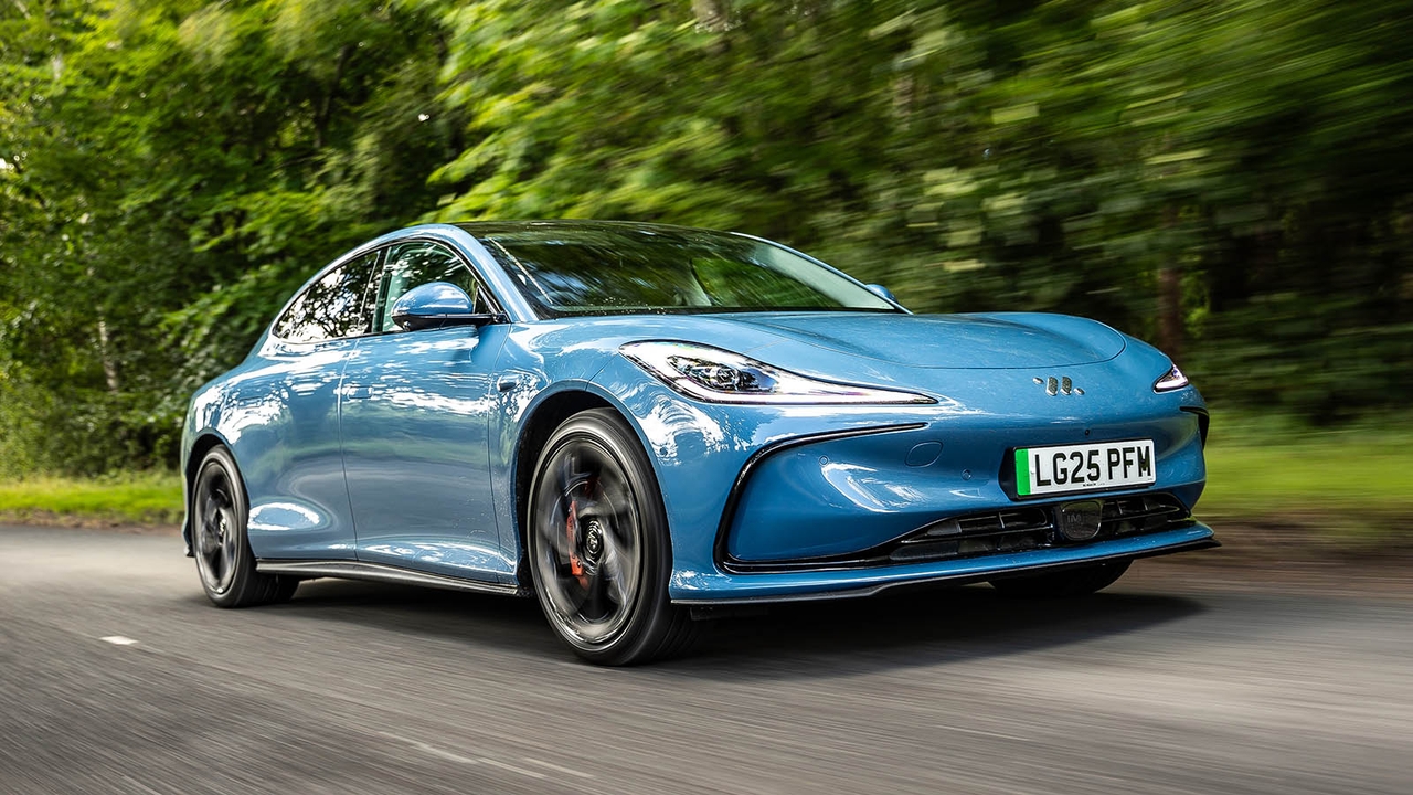 MG IM5 in blue