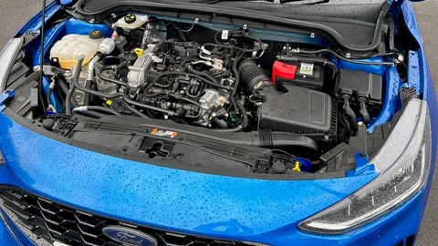 Ford Focus engine bay