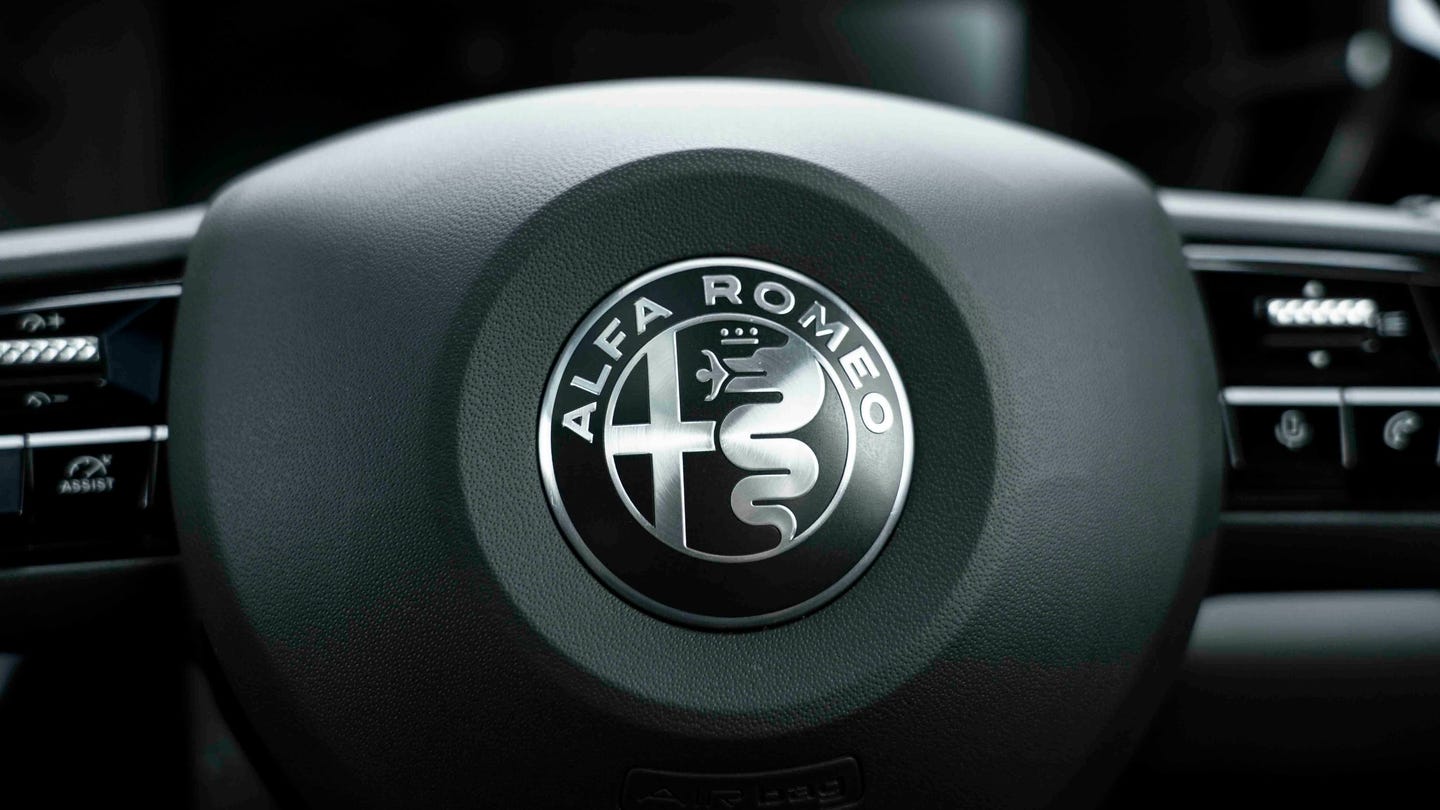 Alfa Romeo Junior steering wheel badge