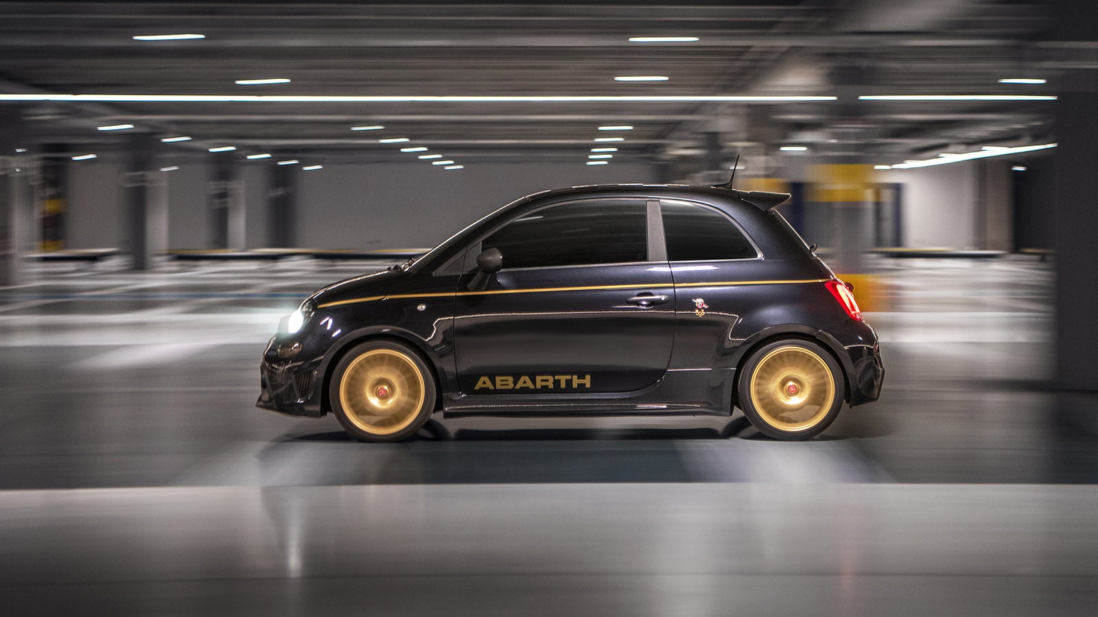 Abarth 595 review side