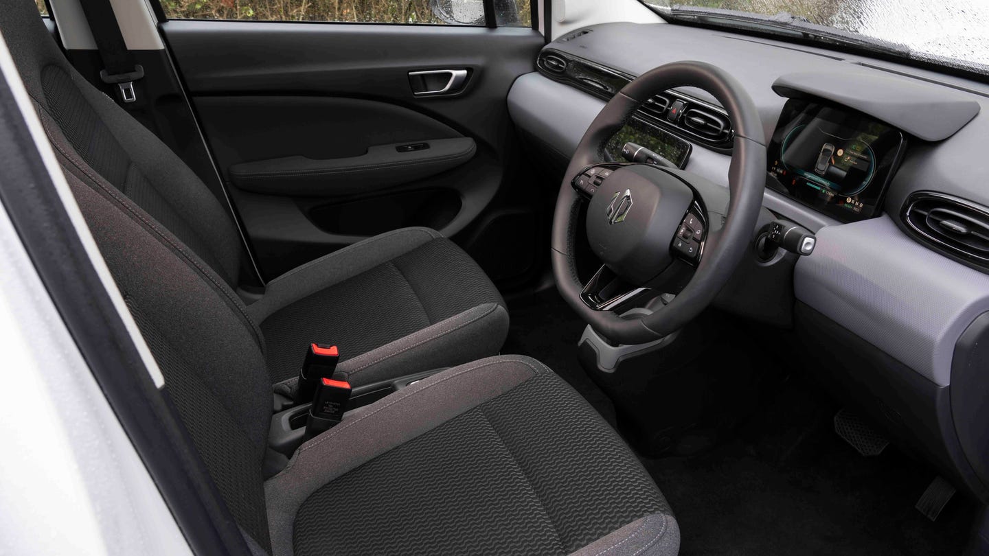 Leapmotor T03 interior wide view