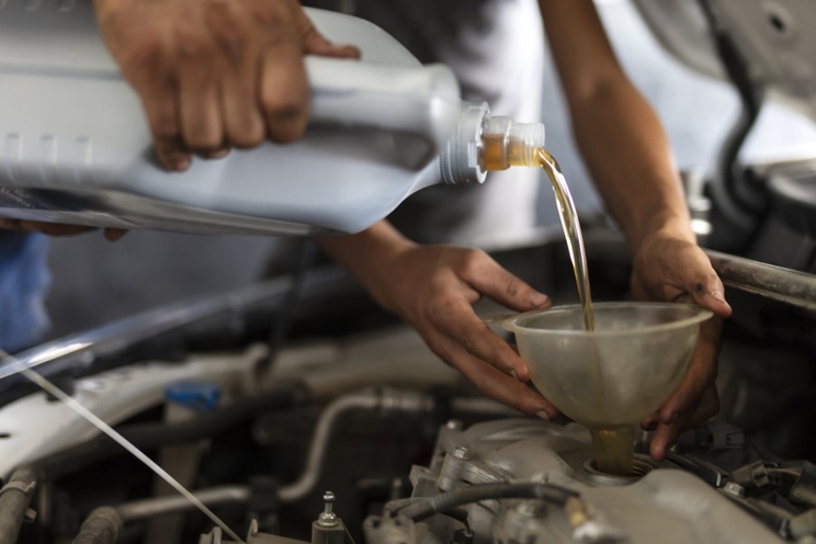 When and how to change the engine oil and filter on your car