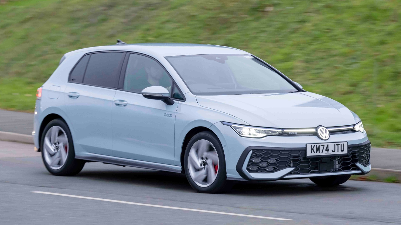 New Golf GTE driving