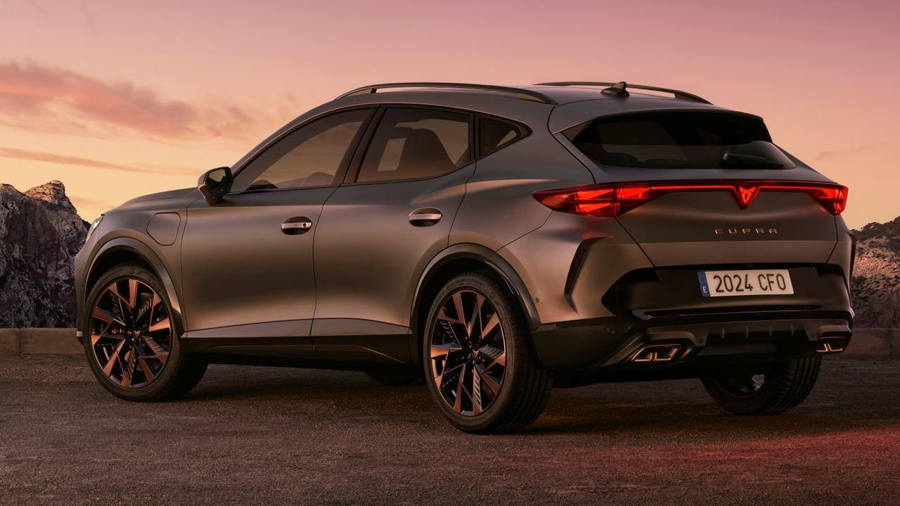 2024 Cupra Formentor rear looks