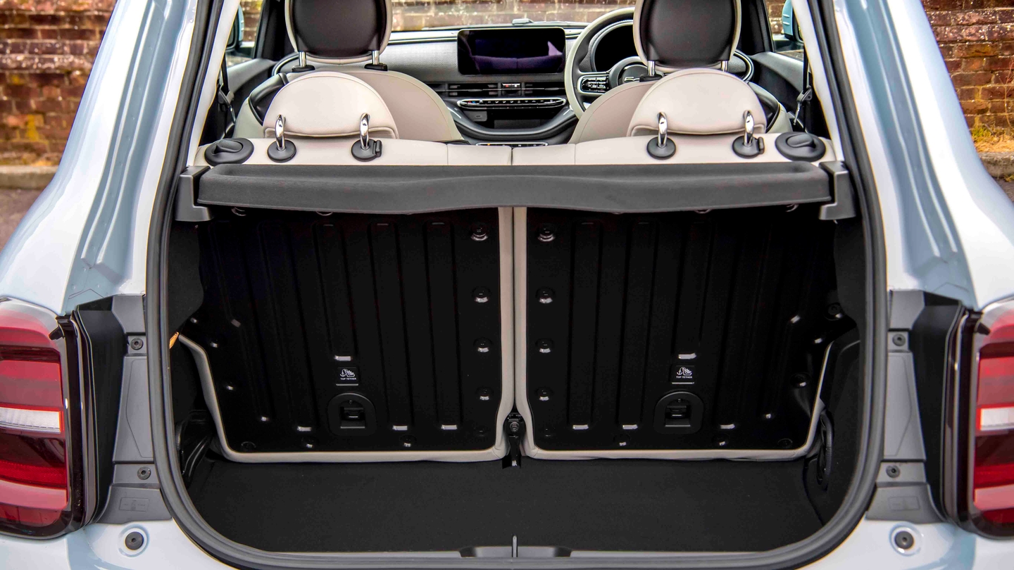 Fiat 500e boot