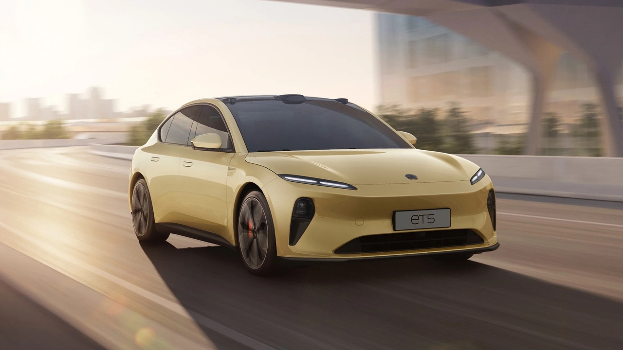 Nio ET5 in yellow