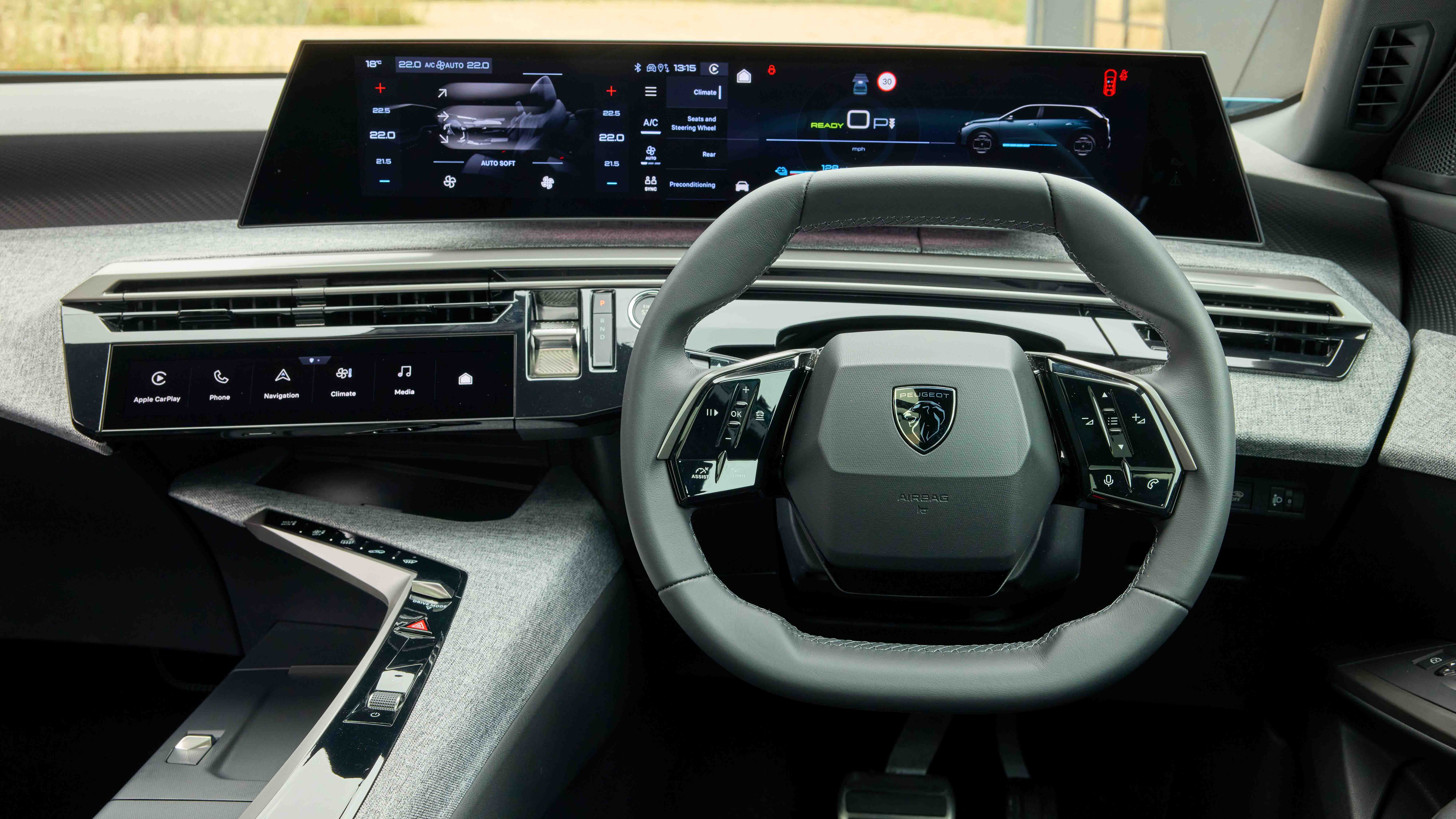 2024 Peugeot 5008 interior 