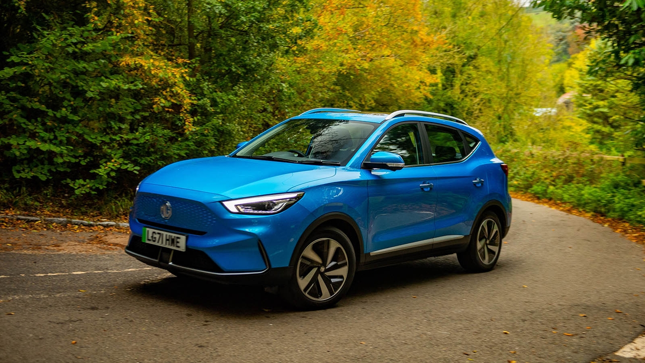 MG ZS (EV) in blue