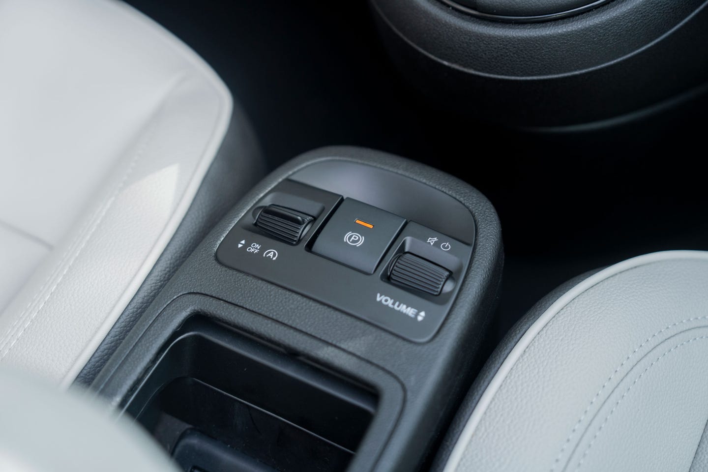 Fiat 500 Hybrid centre console