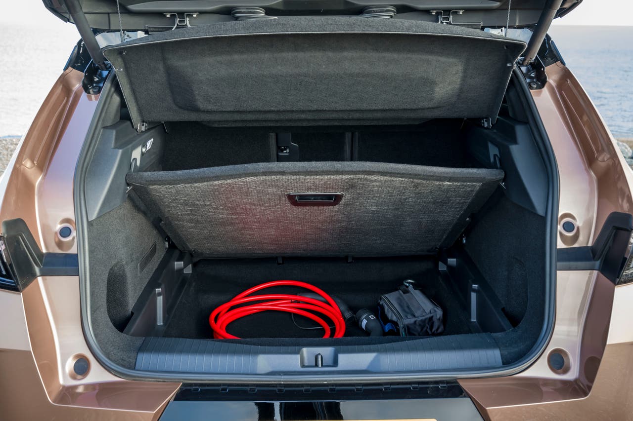 2025 Vauxhall Grandland boot space floor up