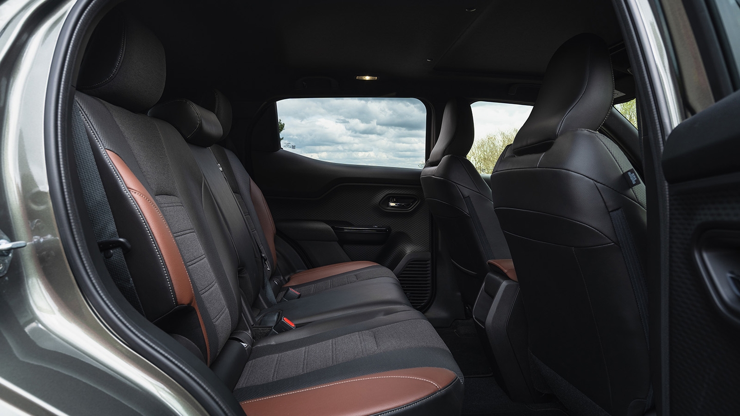 Suzuki e Vitara review rear seat space