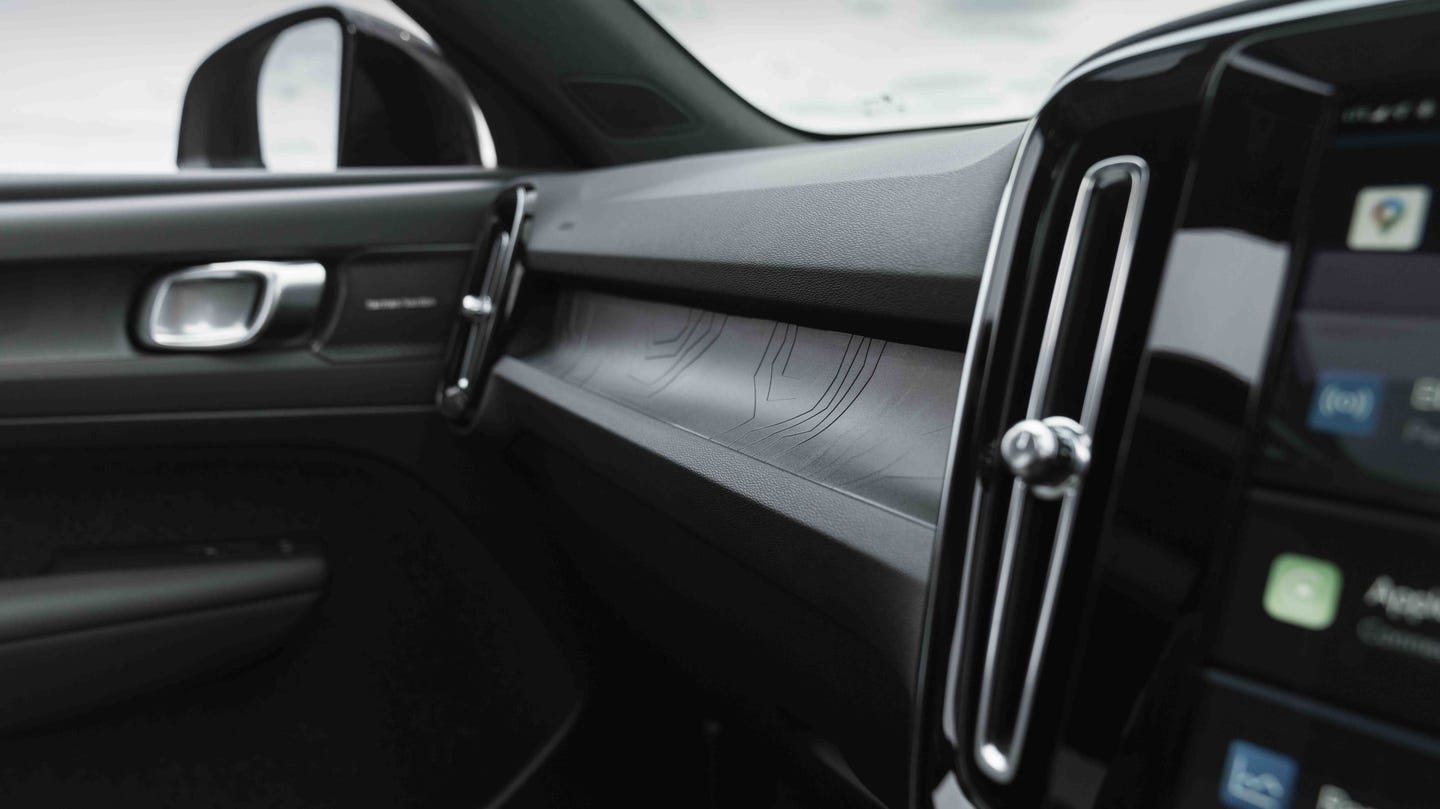 Volvo EX40 dashboard trim