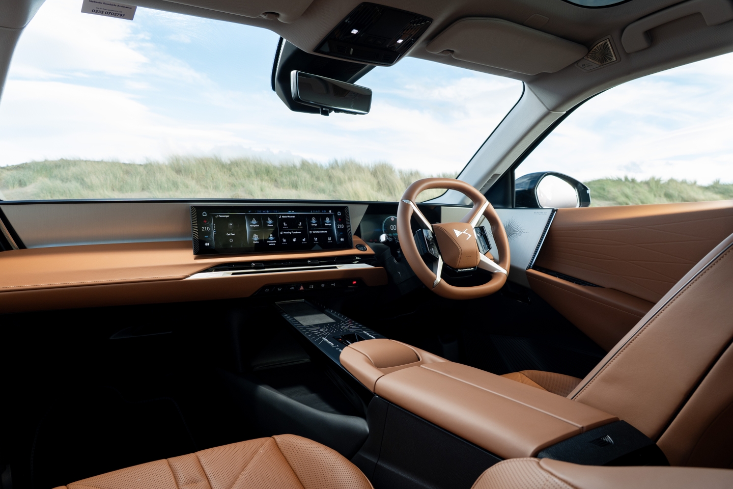 DS No8 interior wide