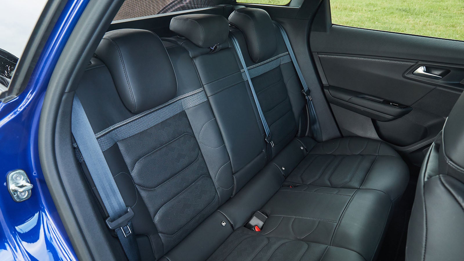 Citroen C5 X review image rear seats